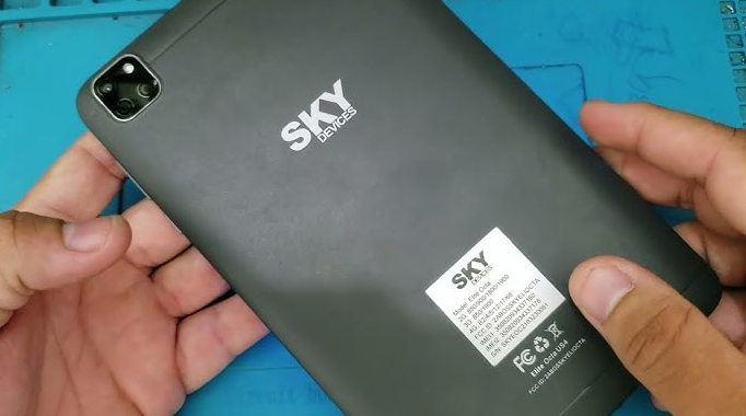 Unboxing the Sky Devices Tablet
